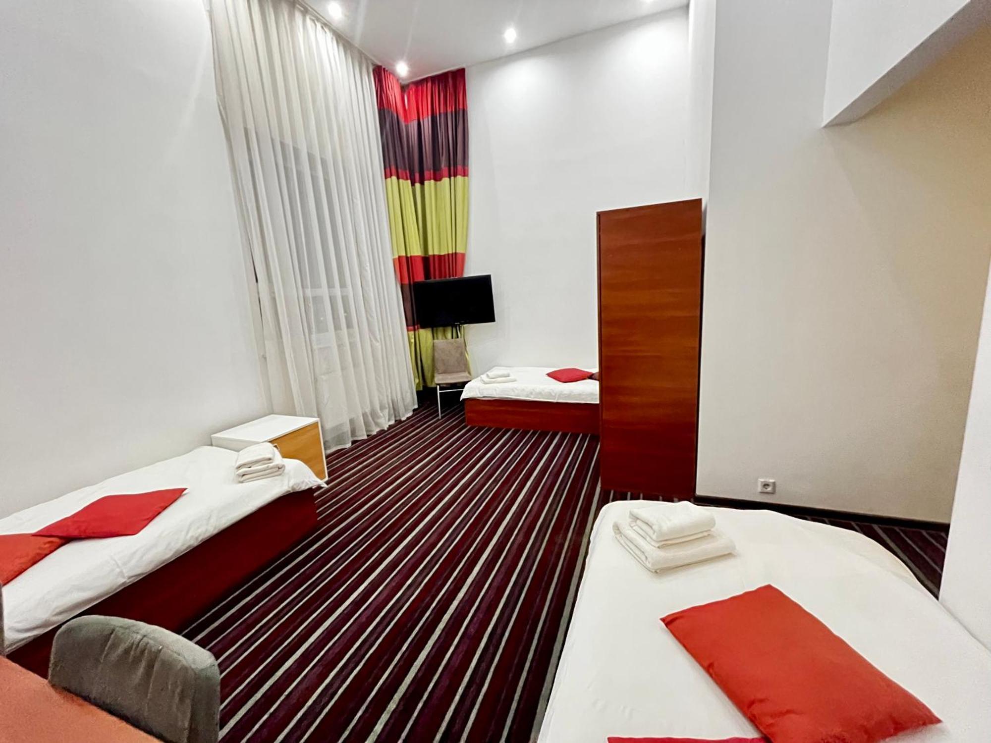 Hotel Kalyna Kharkiv Extérieur photo