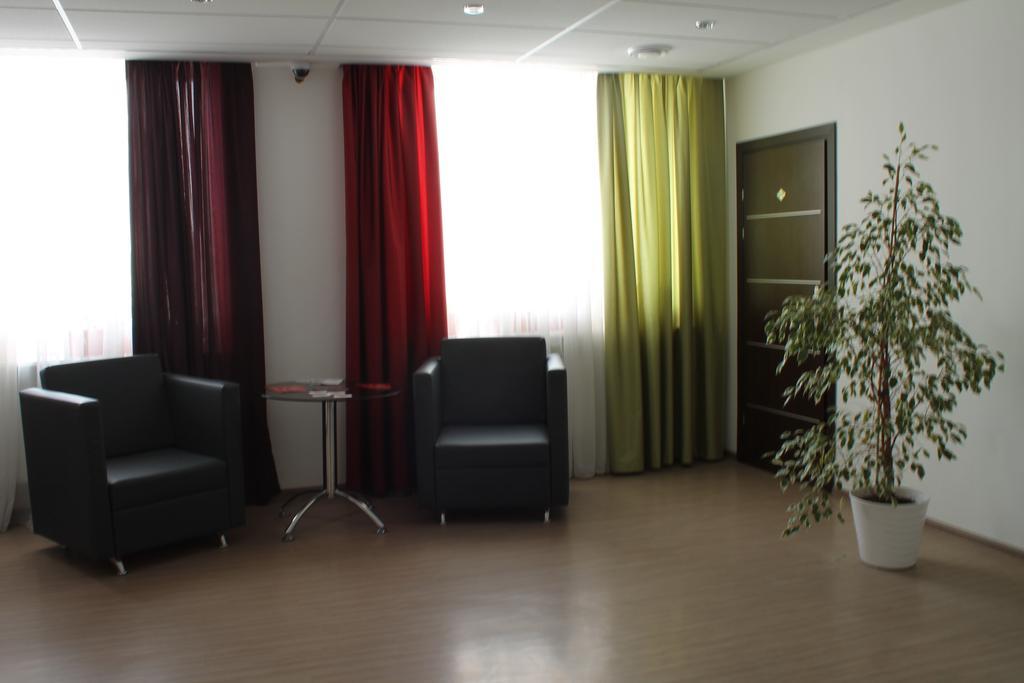 Hotel Kalyna Kharkiv Extérieur photo